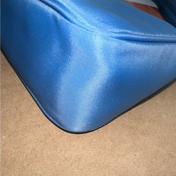 Prada Re-Edition 2000 Blue. Great condition - Picture 6 of 9